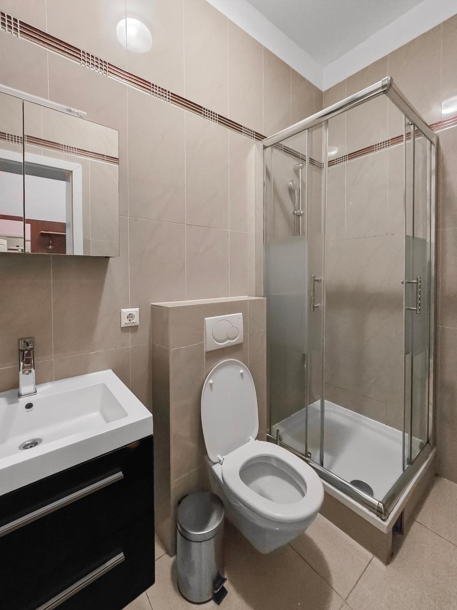 Charming One-bedroom Near Millennium