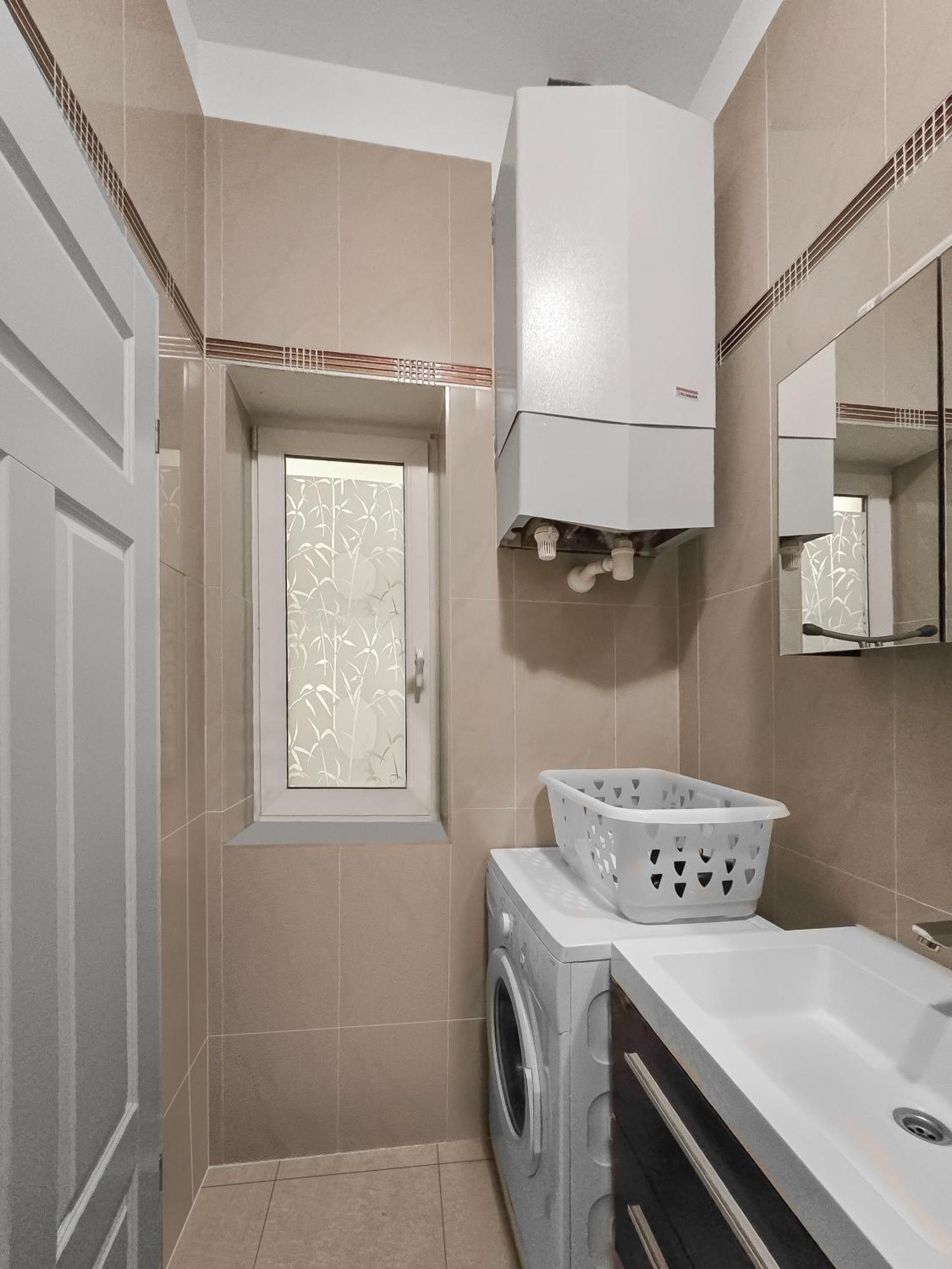 Charming One-bedroom Near Millennium Apartment