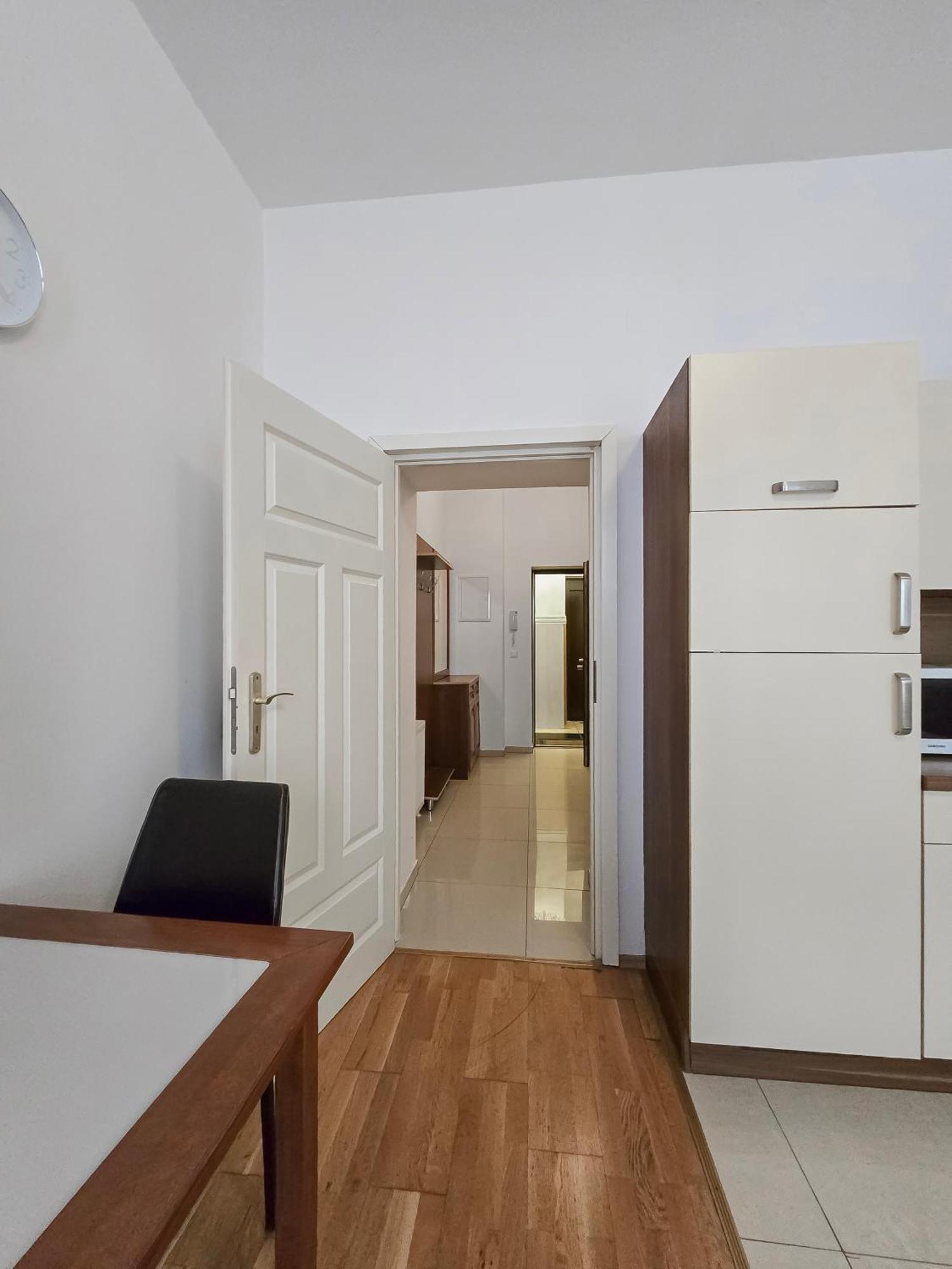 Apartment Charming One-bedroom Near Millennium *