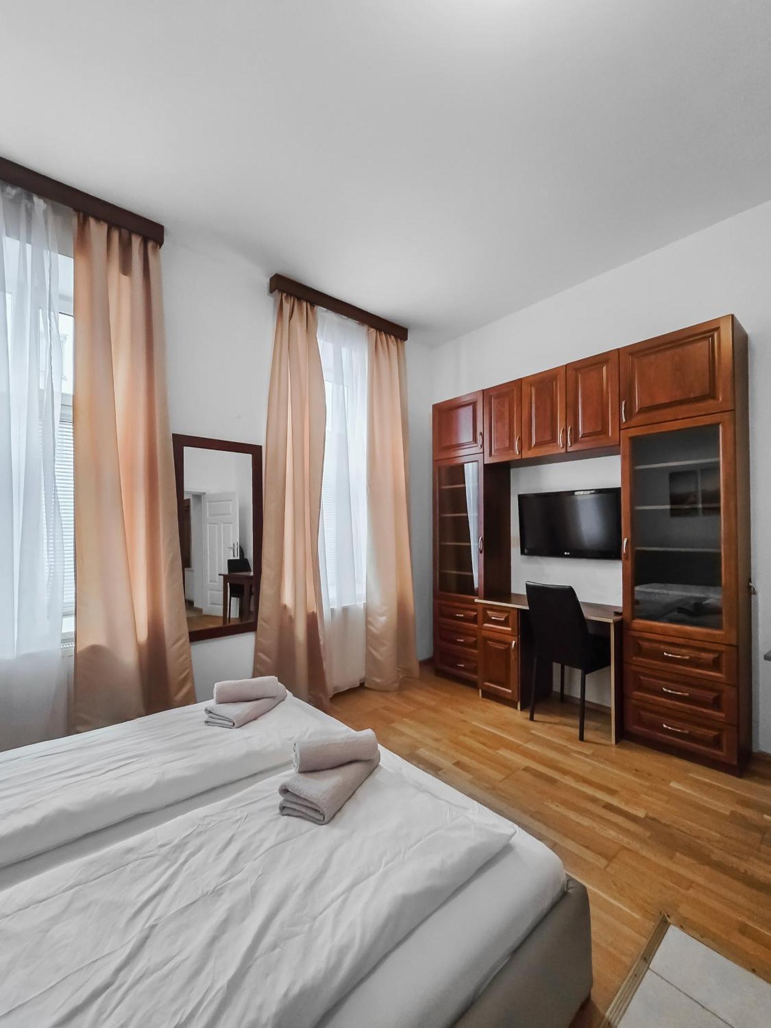Charming One-bedroom Near Millennium *