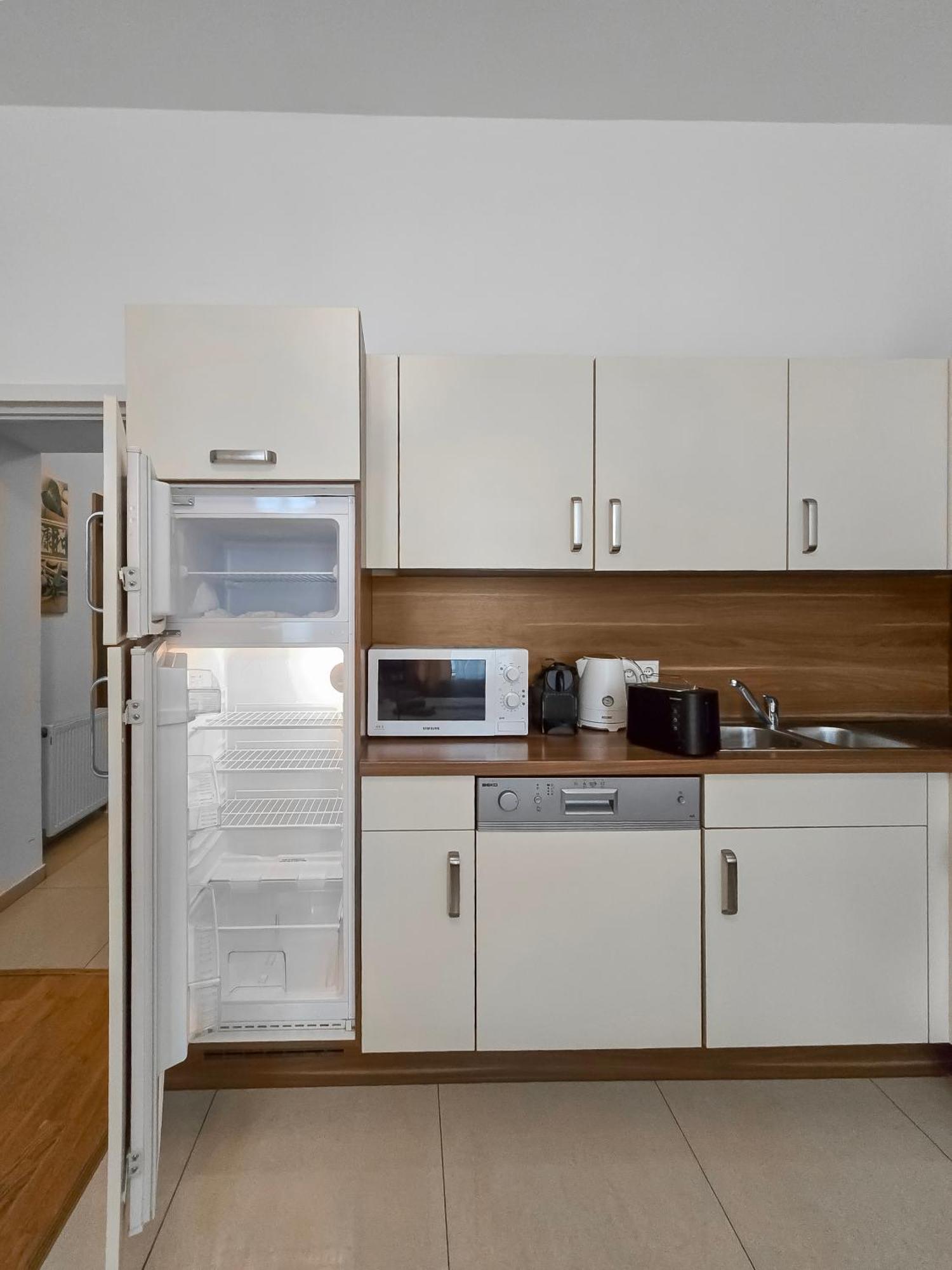 Charming One-bedroom Near Millennium