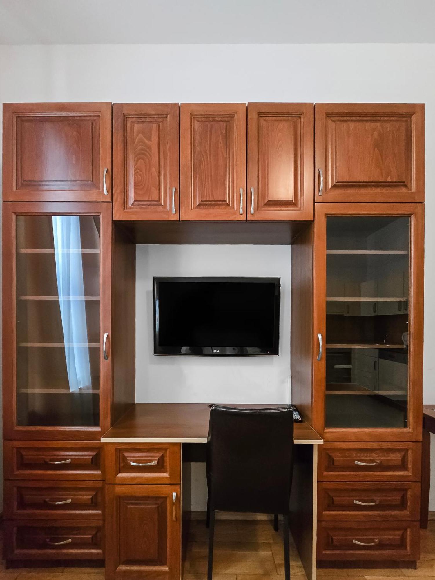 Charming One-bedroom Near Millennium *