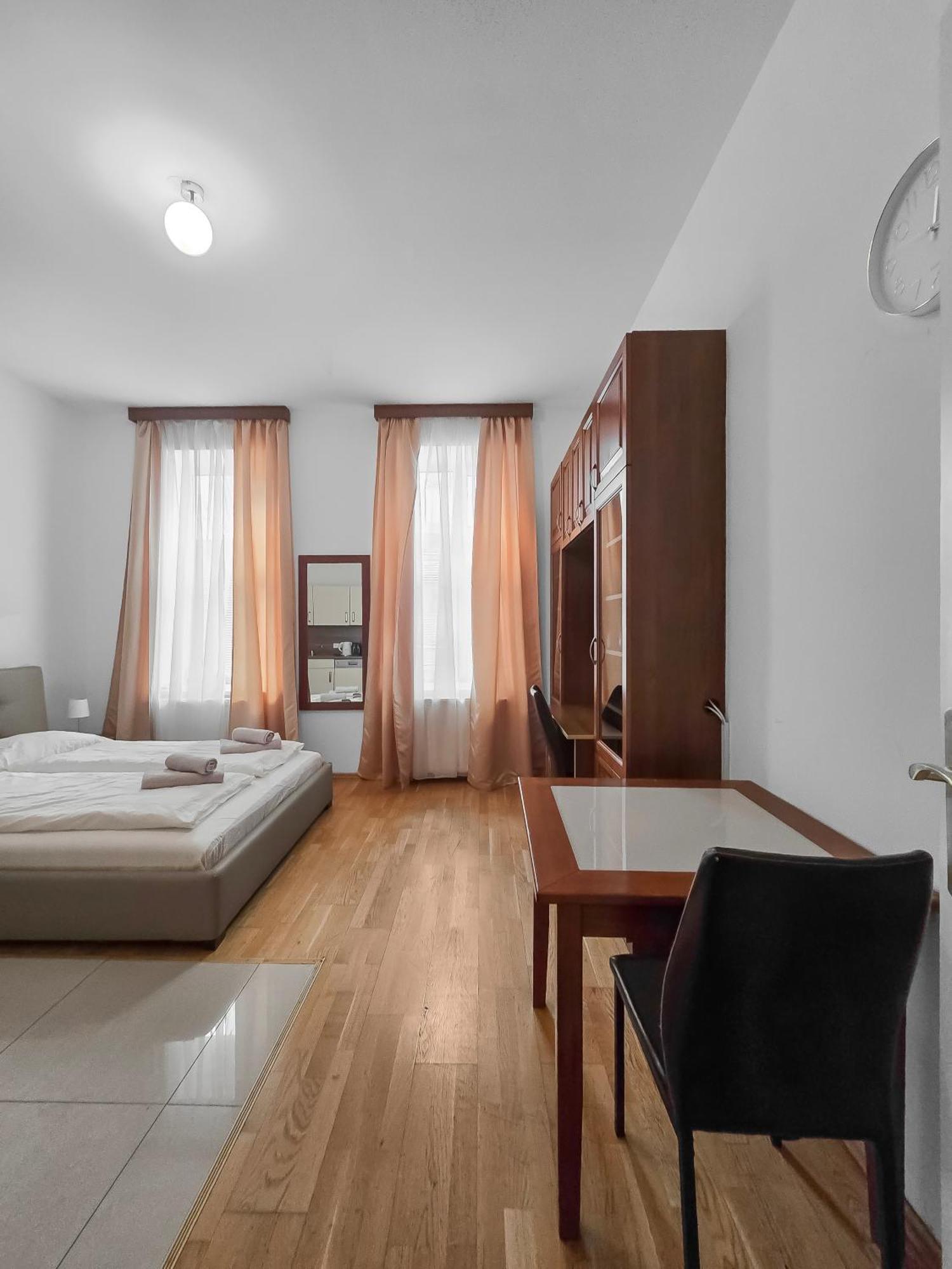 Apartment Charming One-bedroom Near Millennium *